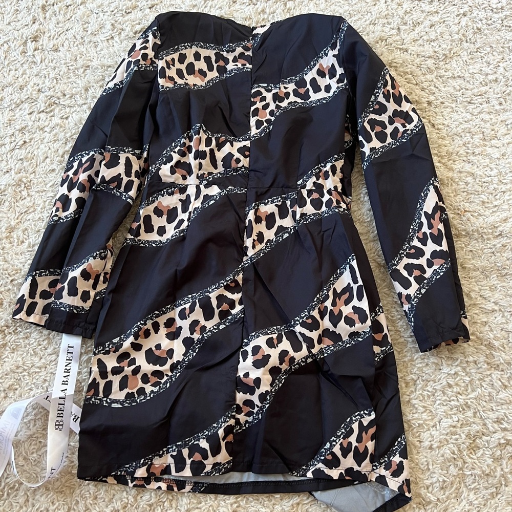 Elegant Black and Leopard Print Long Sleeve Dress - Picture 4 of 4